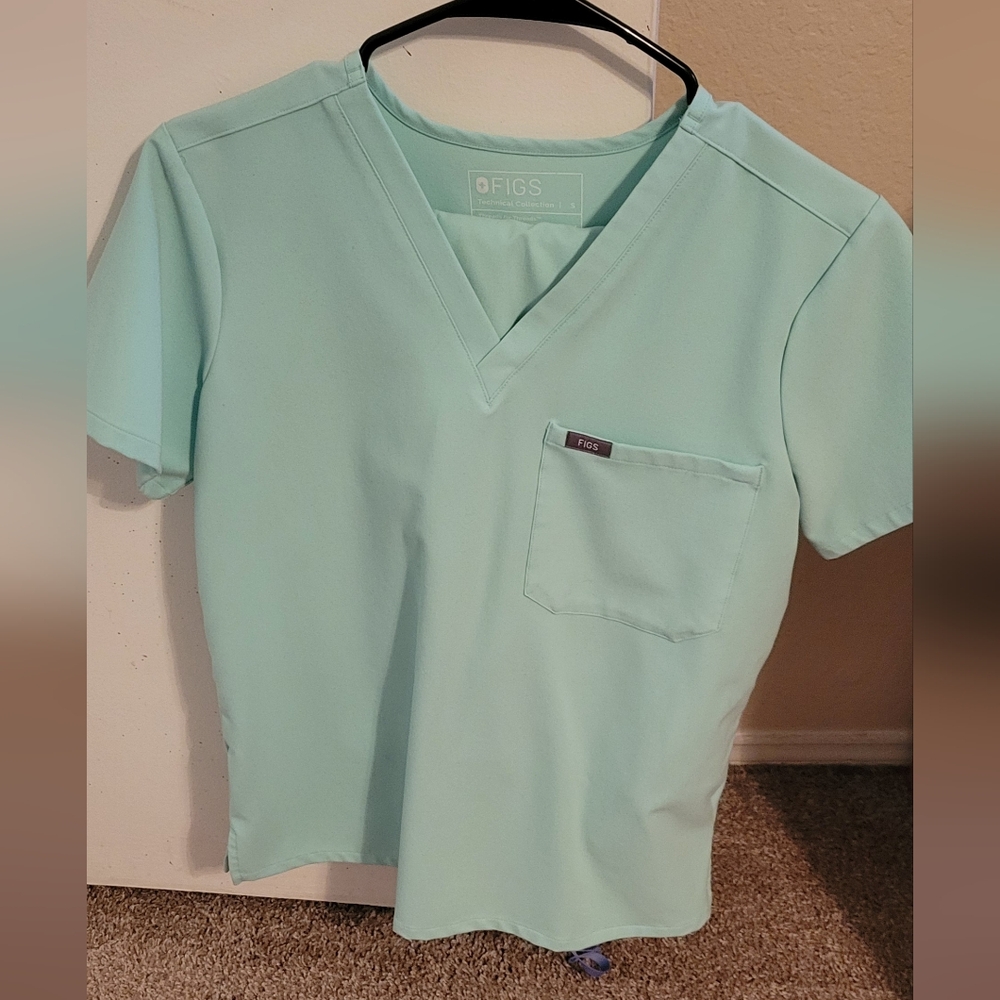 NWOT Figs Mariner One Pocket Scrub Top